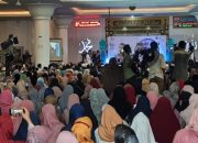 Ribuan Masyarakat Sumbar Ramaikan Tabligh Akbar Ustaz Adi Hidayat di Padang