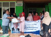 11 Keluarga di Padang Terima Bantuan Sembako dari Irman Gusman